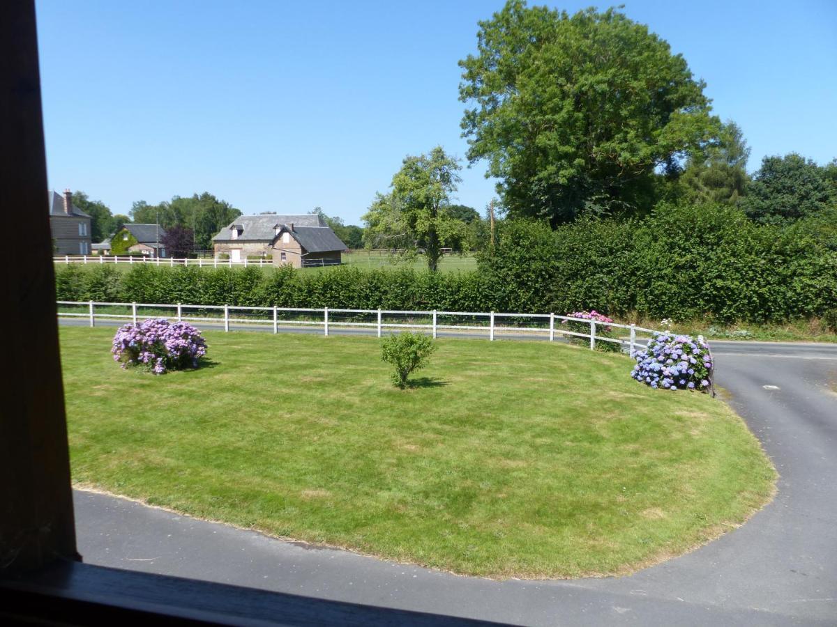 Gite Les Vignettes Bourgeauville Bagian luar foto